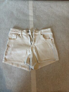PacSun Women's white High-Rise Denim Shorts 24